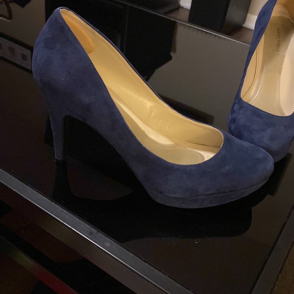 Marc Fischer navy pumps